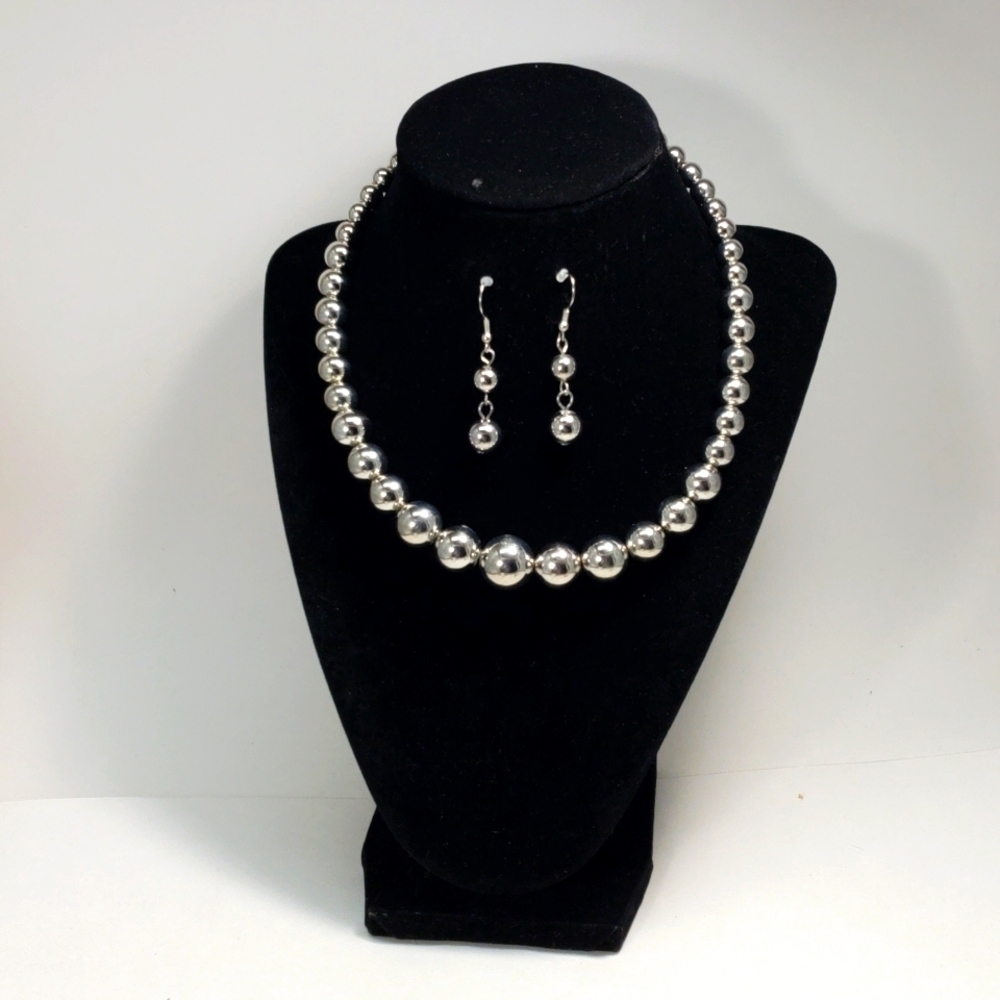 Sparkling Silver Beaded Necklace & Dangle Earrings Set – Women’s Fashion Jewelry - Picture 4 of 9